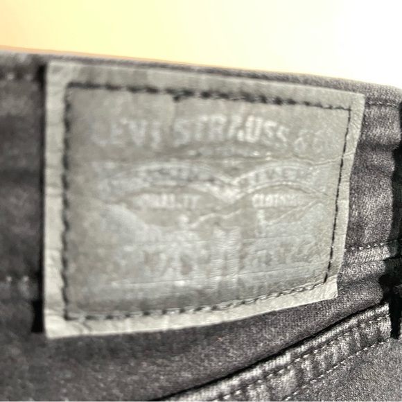 *Levi's 711 Skinny Women's Black  Distressed Jeans Sz W32/L30 - Picture 3 of 13